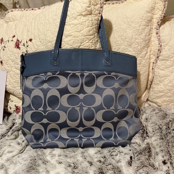 Authentic Coach Laura Baby Blue Large Tote No. F18335 Signature CC’s Monogram - Picture 4 of 14